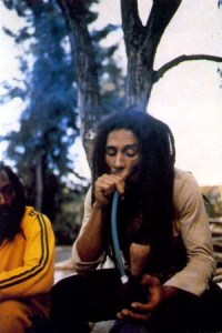 bob-marley-smoking-pot-7ftcixfl